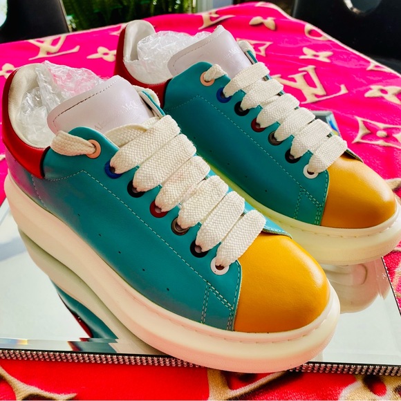 Alexander McQueen Host Pick β₯οΈ Authentic - Picture 8 of 13